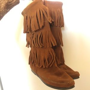 Minnetonka 3-Layer Fringe boots